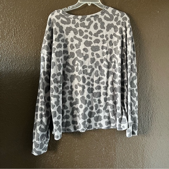 Gray Leopard Print Long Sleeve Top, Size XL - Picture 3 of 5